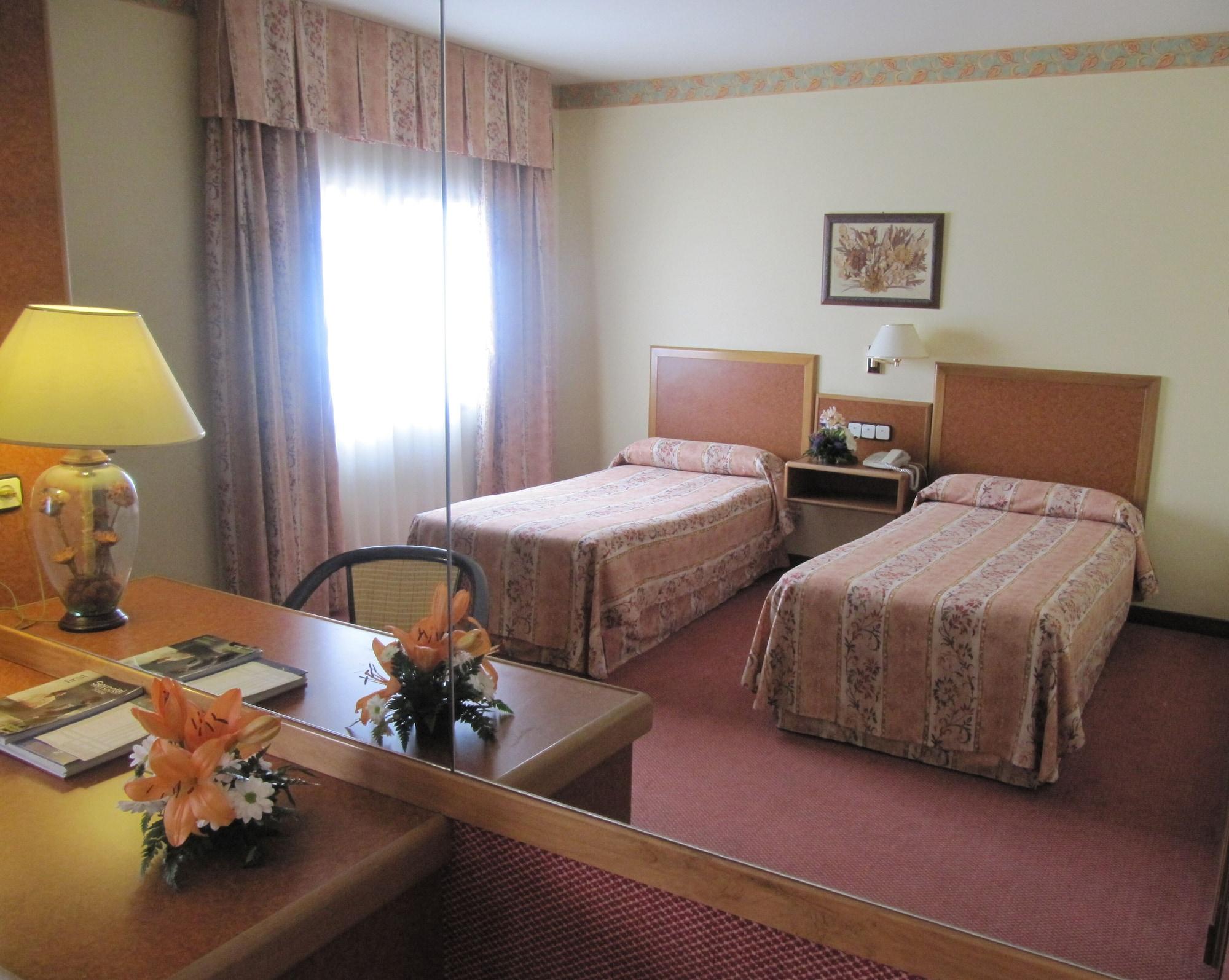 Hotel Sercotel Cuatro Postes 4*