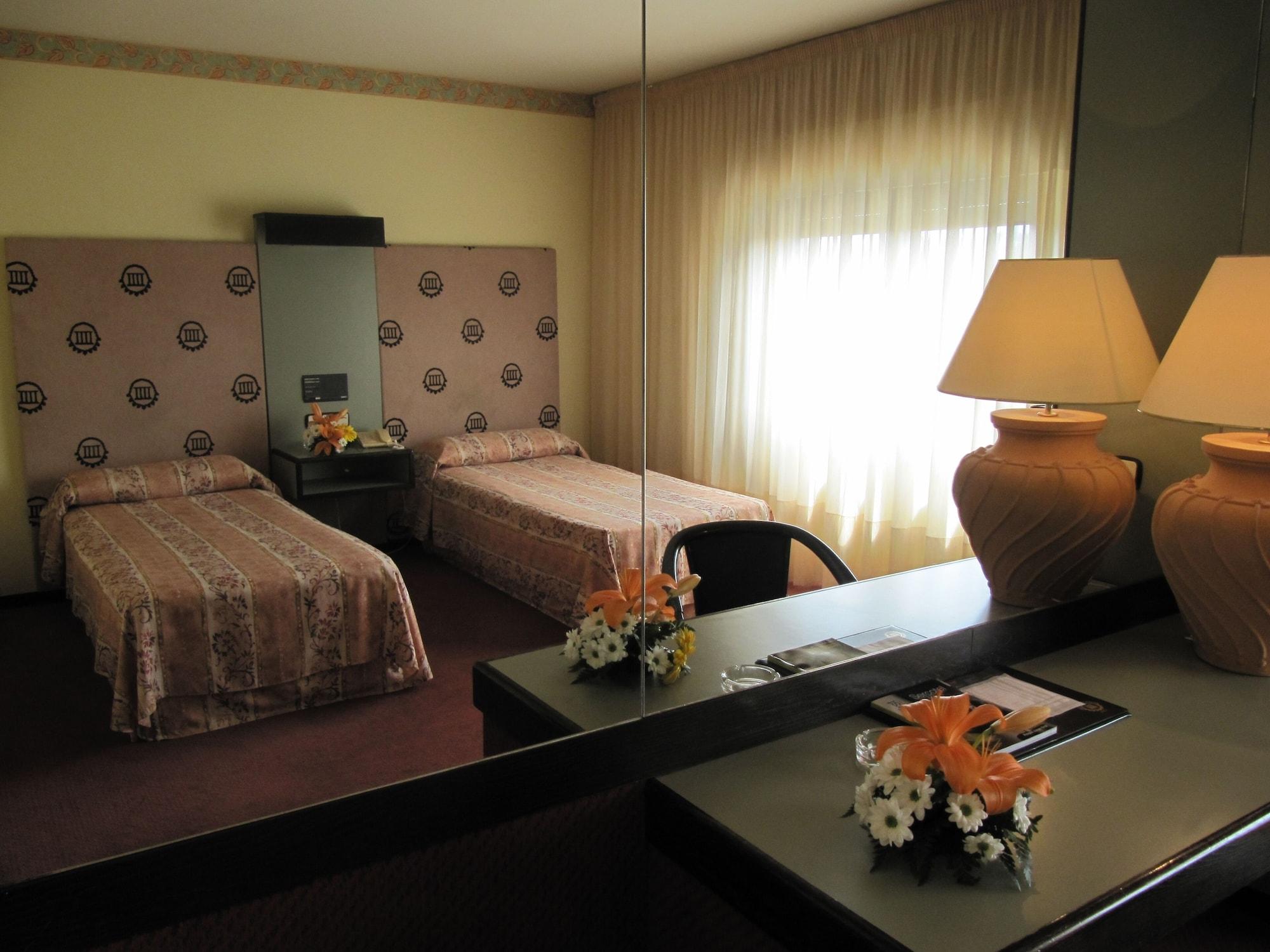 Hotel Sercotel Cuatro Postes 4*